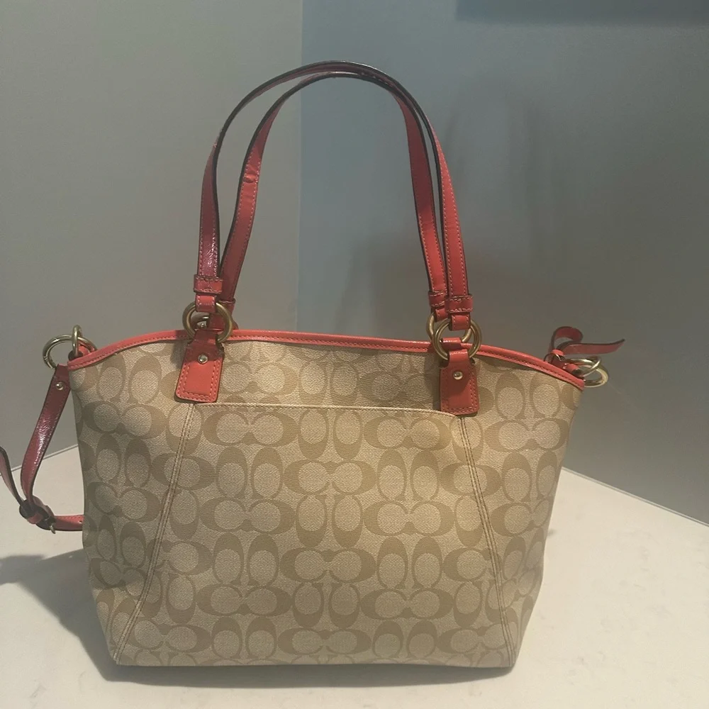 Coach Signature coated canvas exterior with patent leather trim Tote Bag - Picture 7 of 16